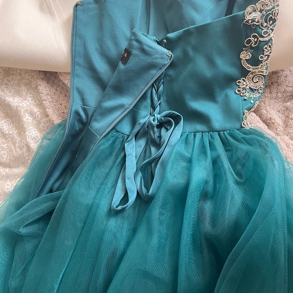 LAURA prom dress Green gold and pearl (brand new, worn once, freshly drycleaned) - Picture 9 of 10